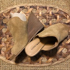 Lucky Brand Hazel Bean Suede Heeled Wedges Open Toe Slip On Size 7.5